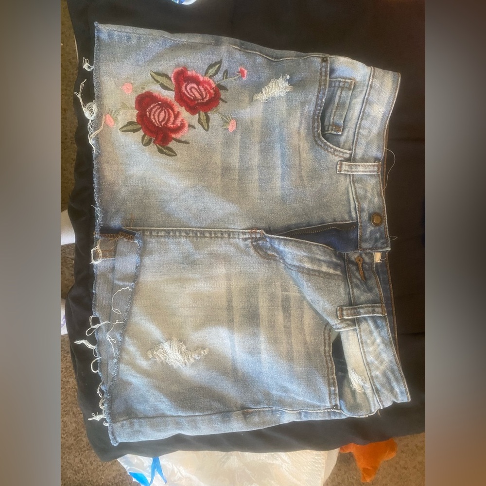 Skirt with rose